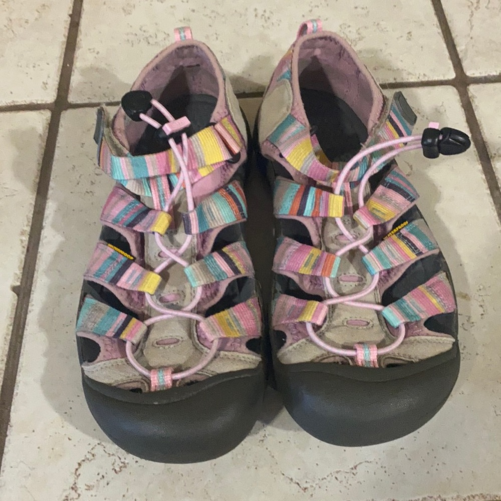 Kids Multi-Colored Keens Size 6